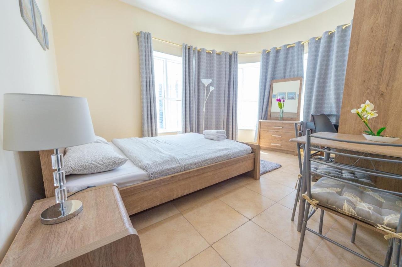 Luxury Escapes - Modern Budget Studio With Balcony In Jlt! Dubai Exteriör bild