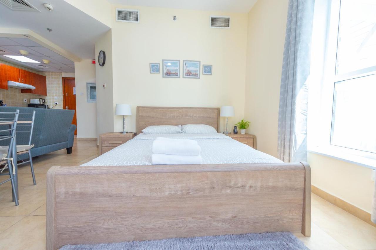 Luxury Escapes - Modern Budget Studio With Balcony In Jlt! Dubai Exteriör bild
